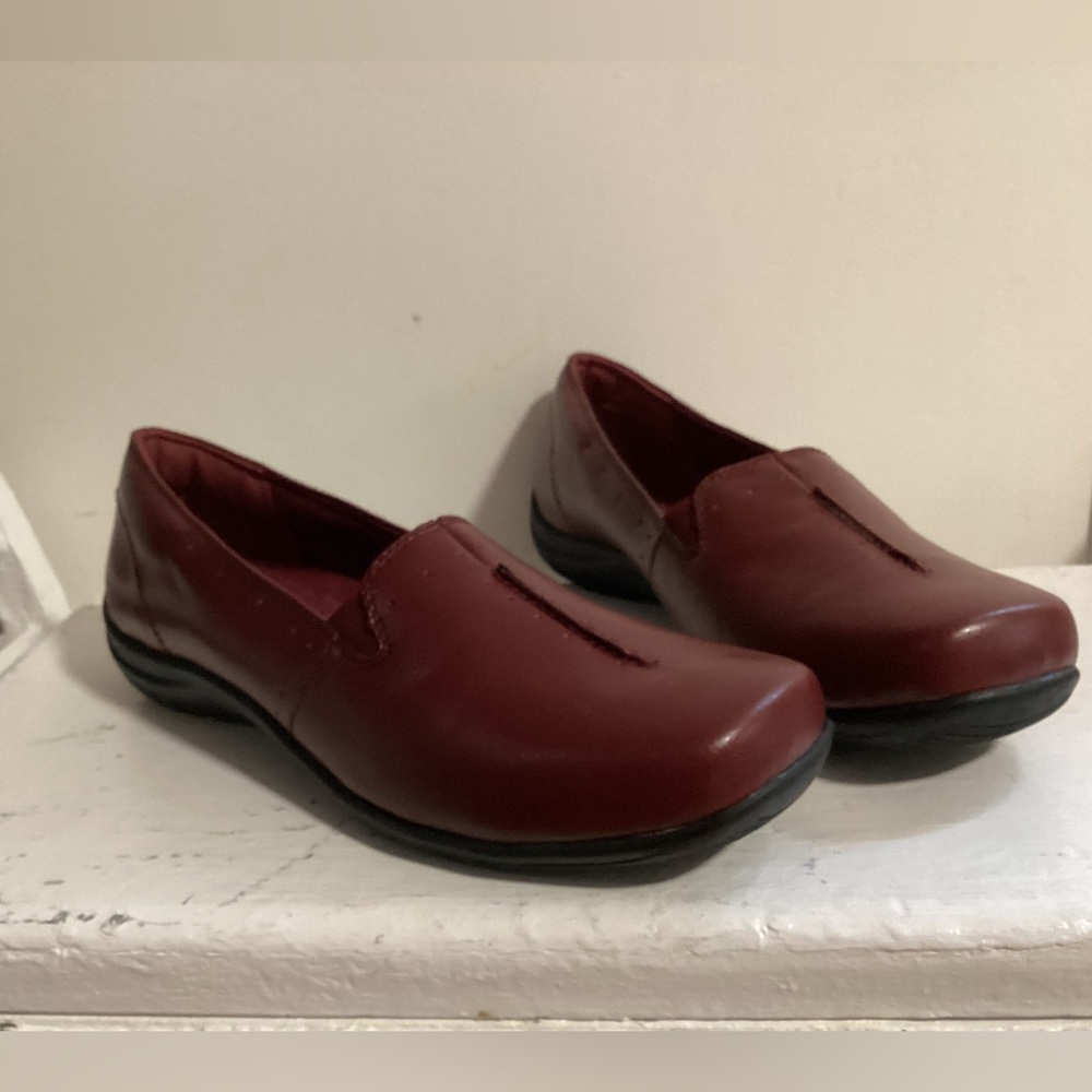 NWOT Easy Street Comfort Waves Leather Loafer